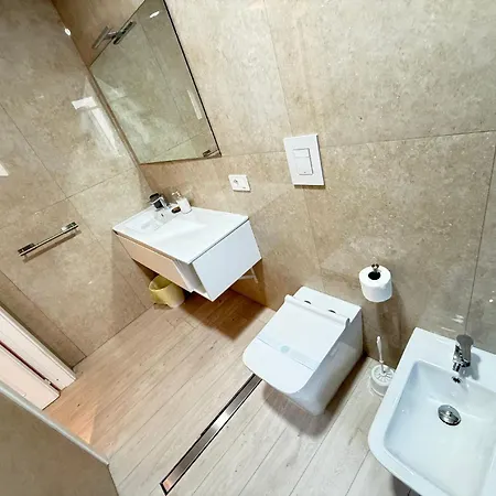 فندق مبيت وإفطار La N4-elegant Near Lido 3*