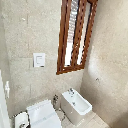 فندق مبيت وإفطار La N4-elegant Near Lido 3*
