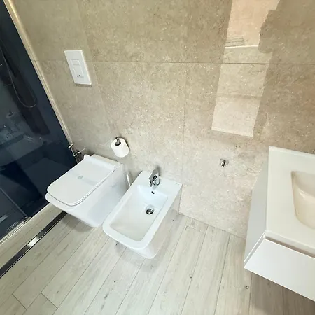 فندق مبيت وإفطار La N4-elegant Near Lido 3*