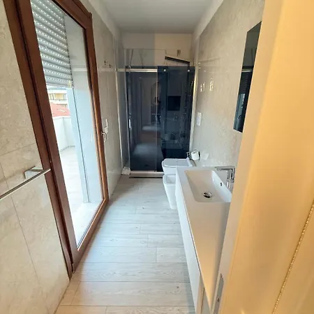 فندق مبيت وإفطار La N4-elegant Near Lido 3*